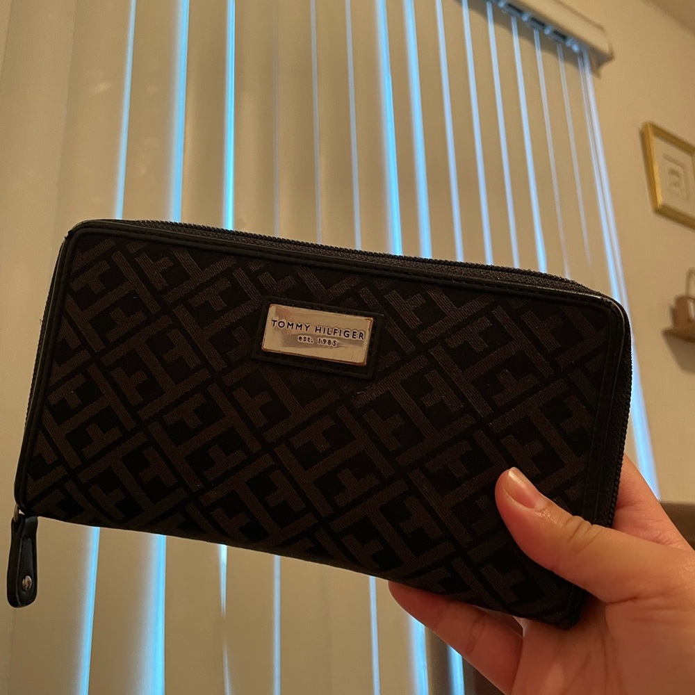 Tommy Hilfiger wallet